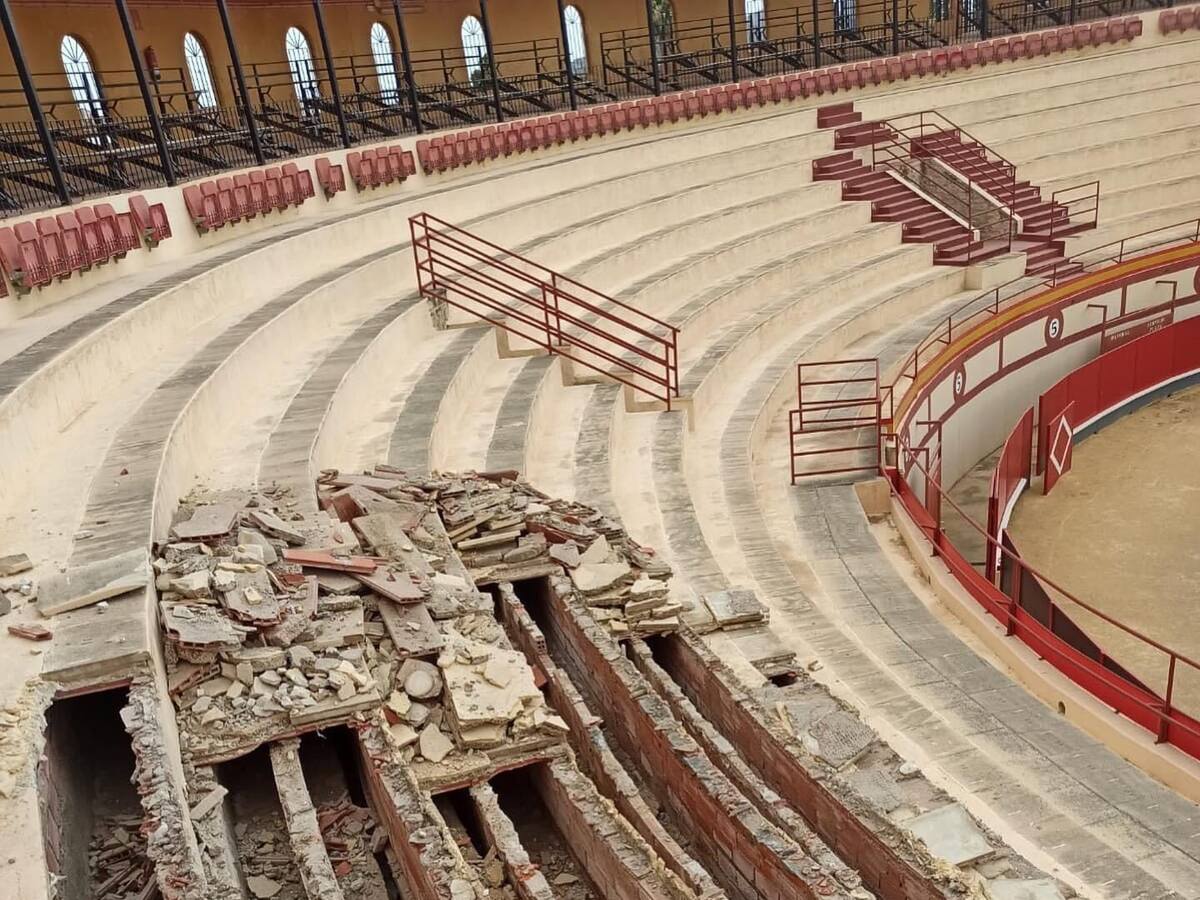 La plaza de toros de Monóvar sufre las filtraciones de agua en su graderío