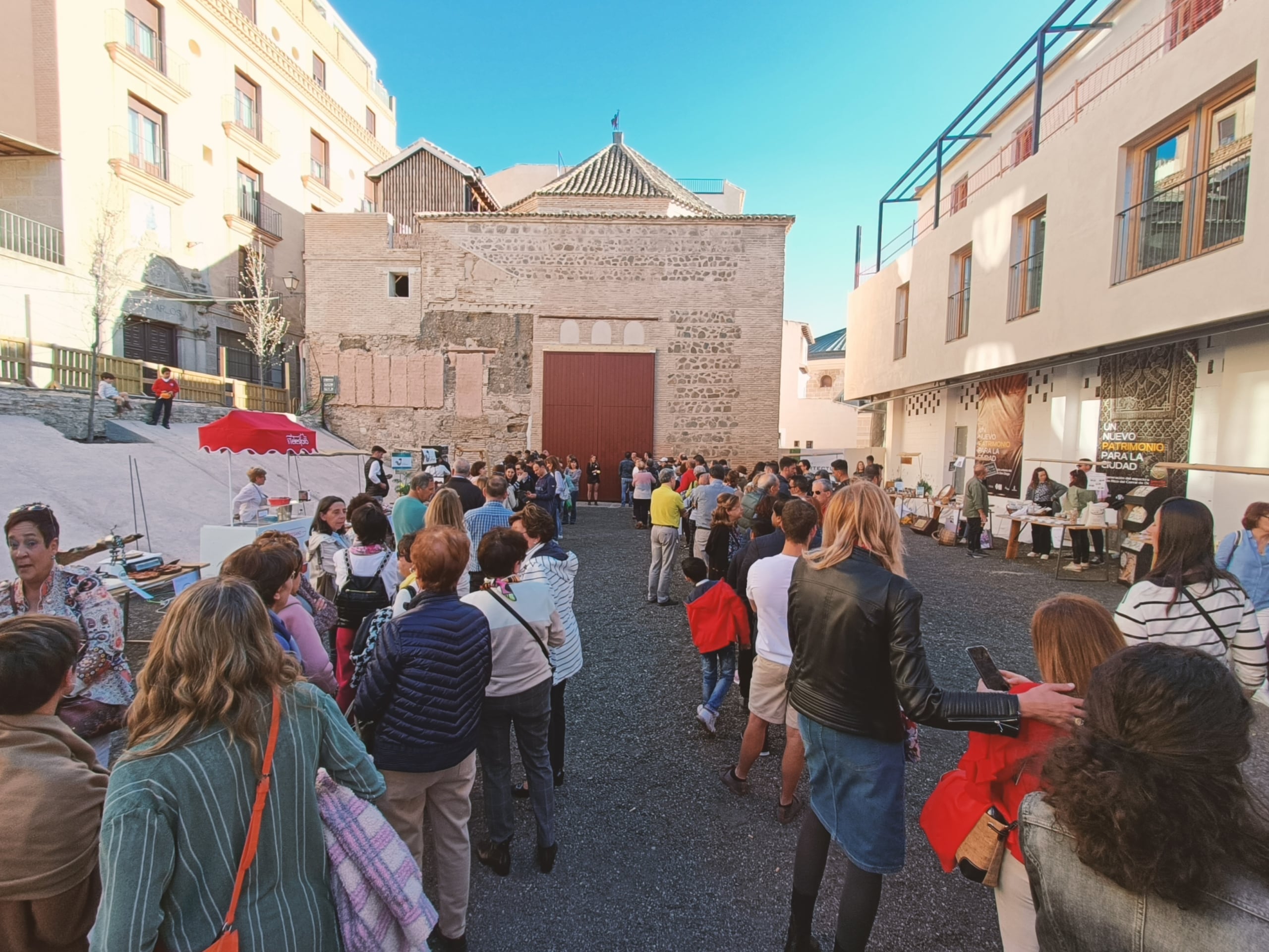 Imagen de archivo de uno de los mercados artesanales realizados en la Plaza del Corral de Don Diego de Toledo