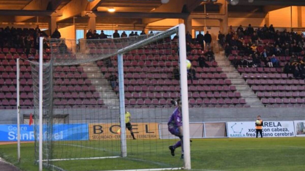 El Compos manda y apura el paso