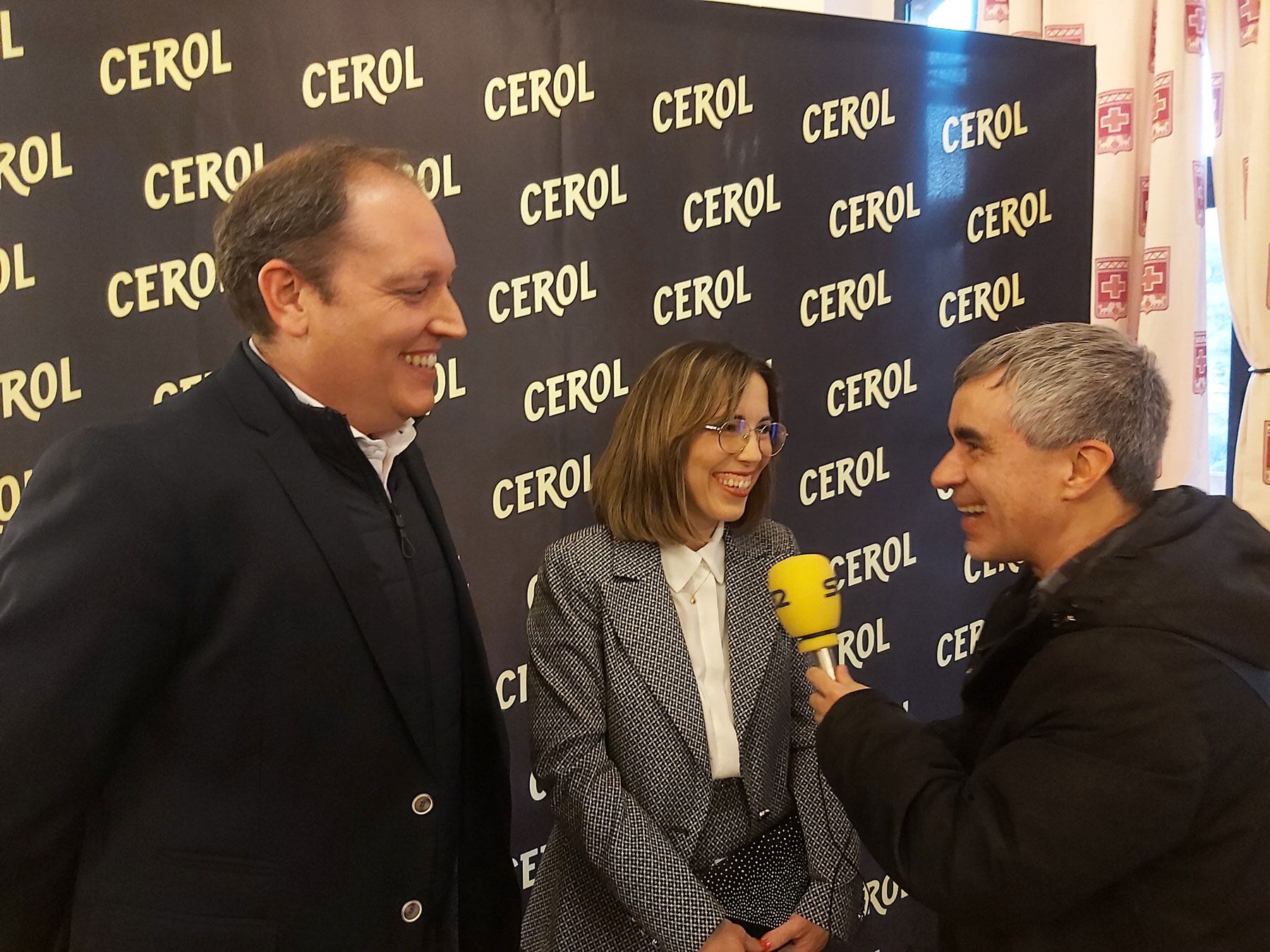 Radio Alcoy entrevistando a la directora-CEO de Licores Sinc, Isabel Calatayud, y al jefe de ventas, Quique Villar
