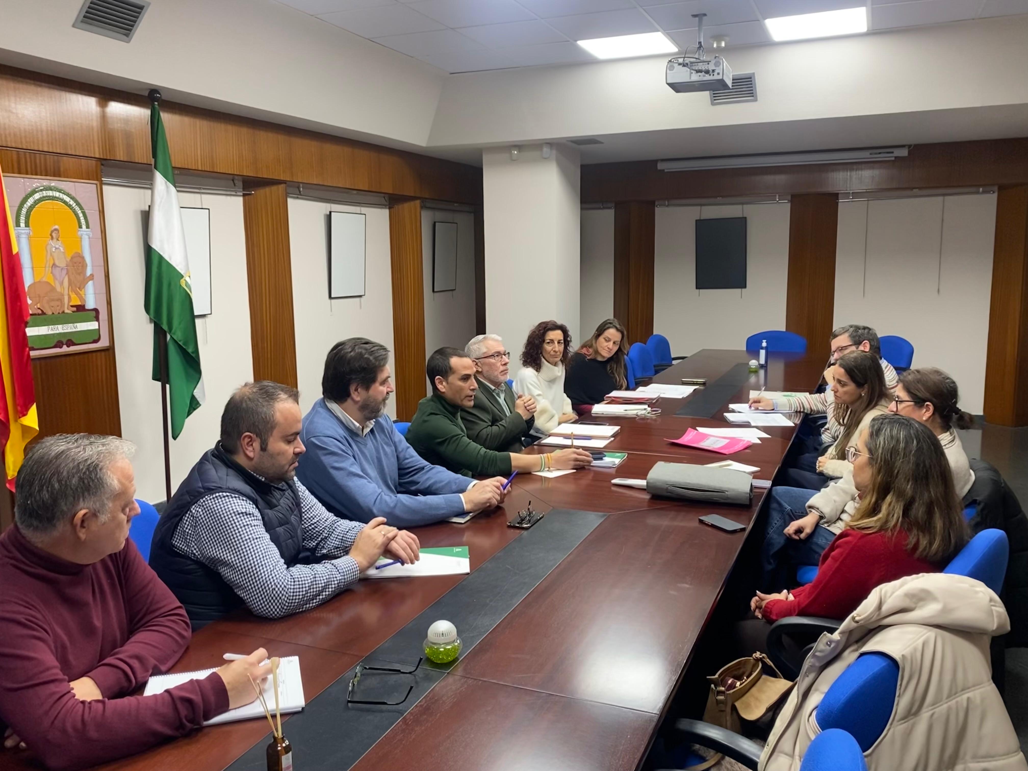 Reunión de FAMPA Los Olivos con representantes de la Junta de Andalucía.