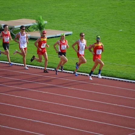 Juanma encabezando la carrera del 5.000