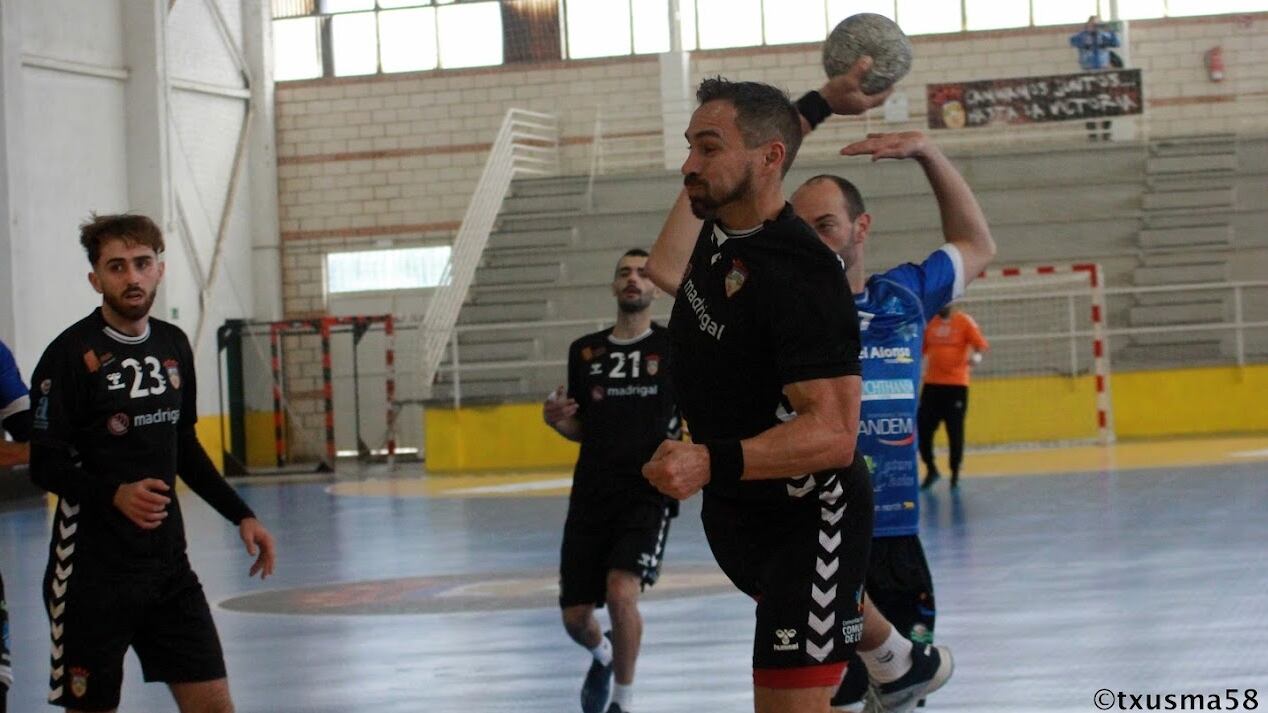 El Elda - C.E.E. seguirá basando su juego en Emil Feutchmann