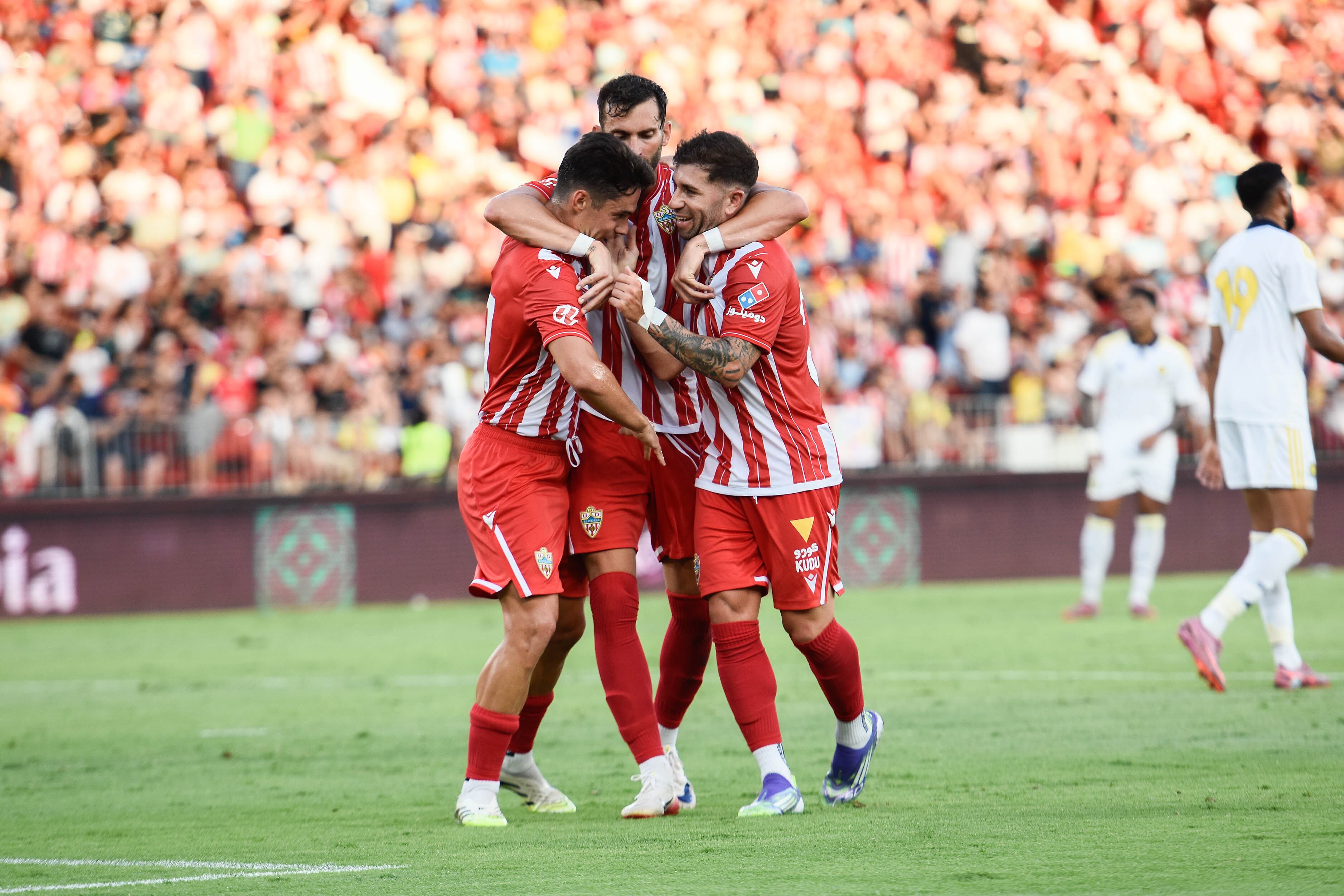 Sergio Arribas celebra su gol al Al Nassr de Cristiano Ronaldo.