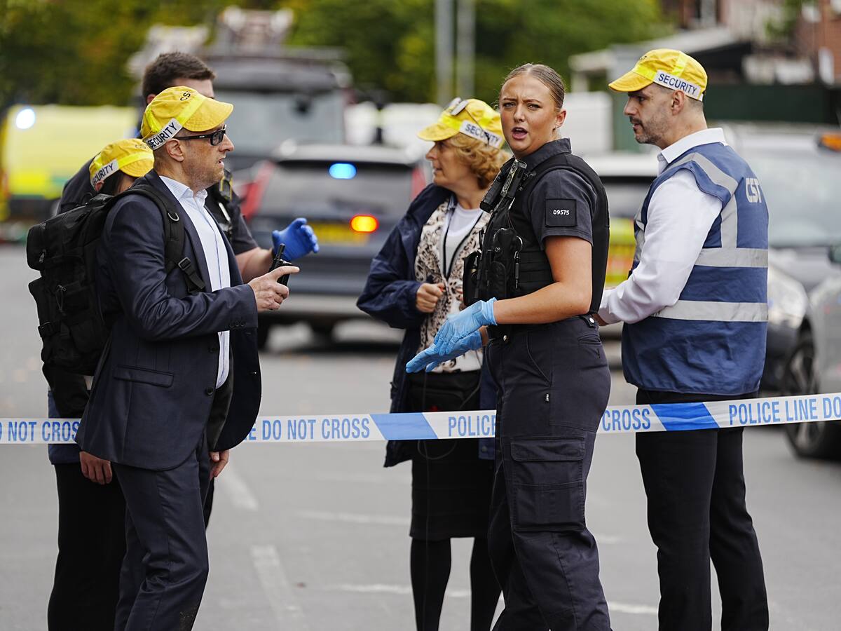 Al menos tres muertos en un ataque con apuñalamiento y atropello en una sinagoga en Mánchester