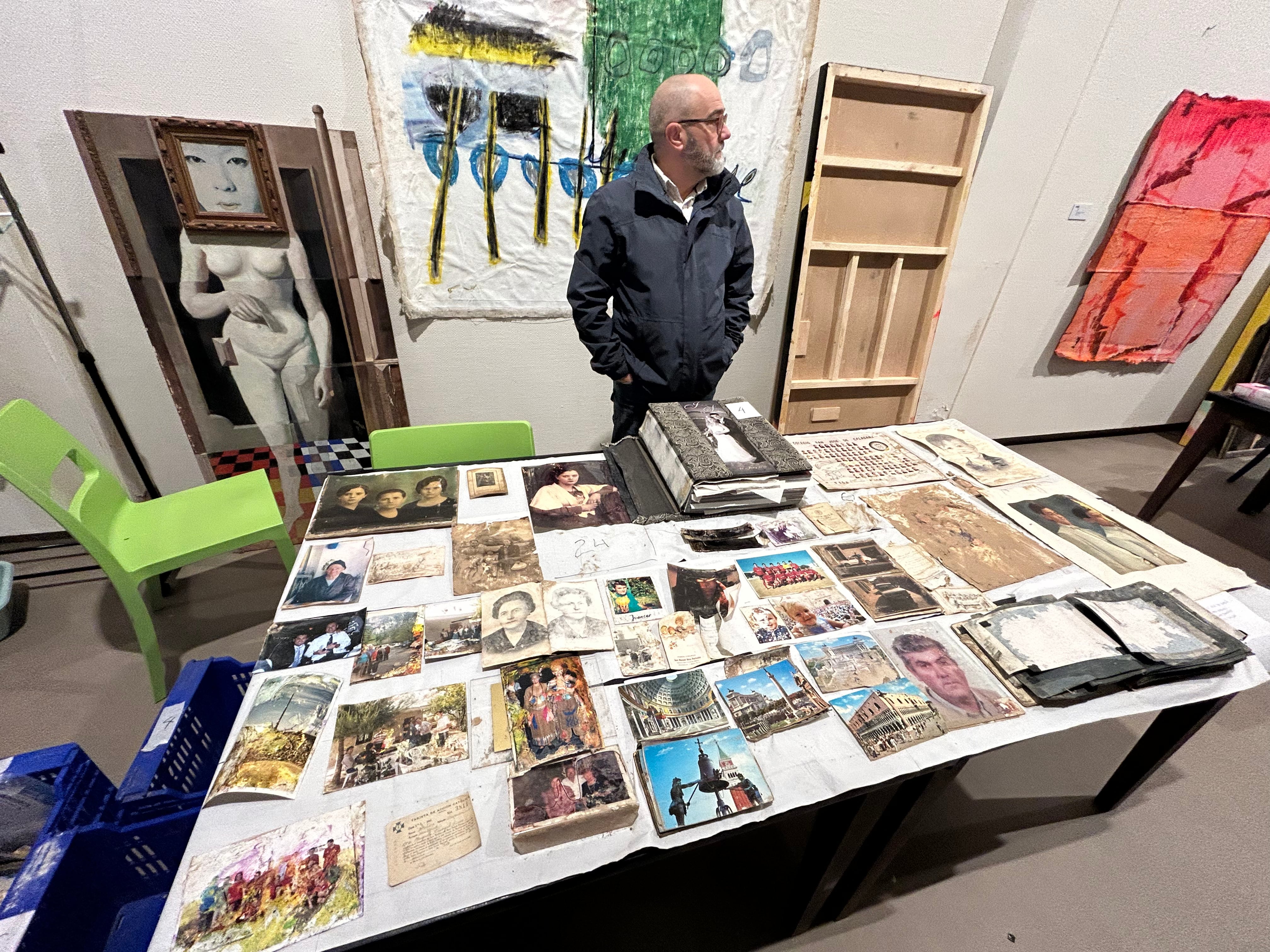 Centro de recuperación de fotografías y recuerdos en Algemesí. Fuente: Radio Xàtiva Cadena SER