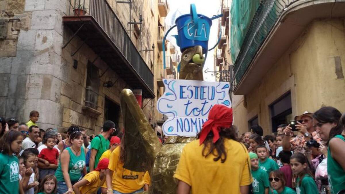 La festa, el folclore popular i la música inunden els carrers de Tarragona