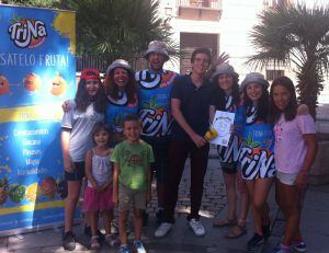 Pablo con los participantes de la yincana