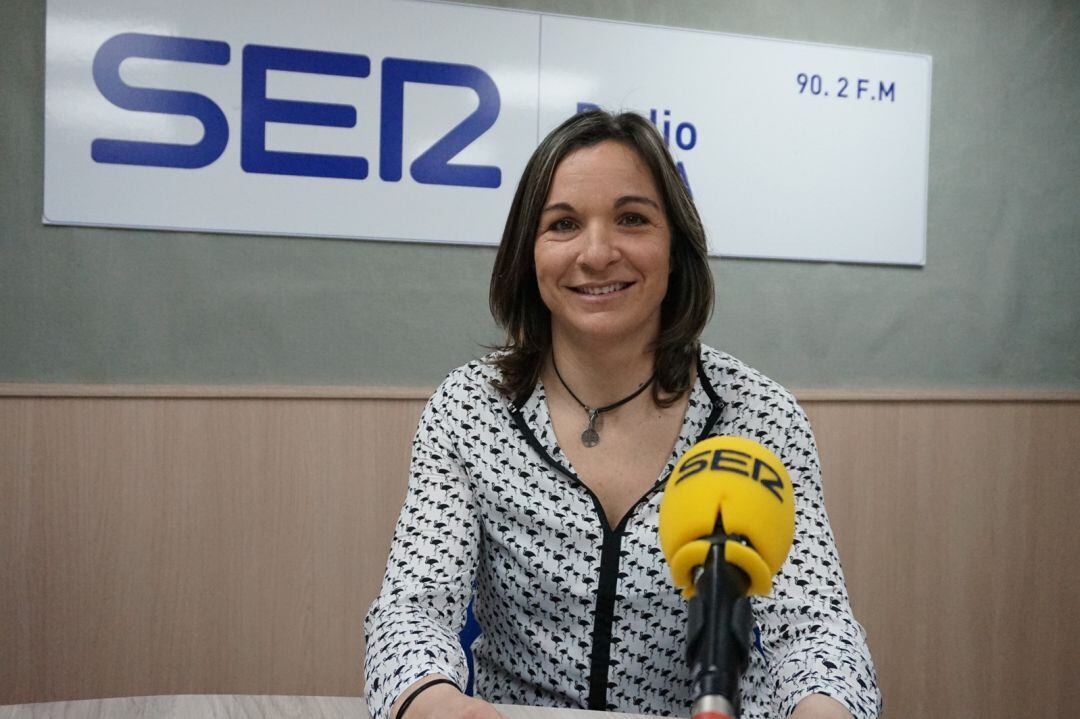 La nadadora eldense Yolanda Busquier Díaz sigue afrontando la vida con entusiasmo