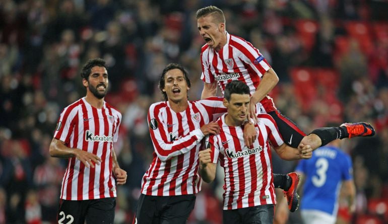 El Athletic celebra uno de los goles de Aduriz