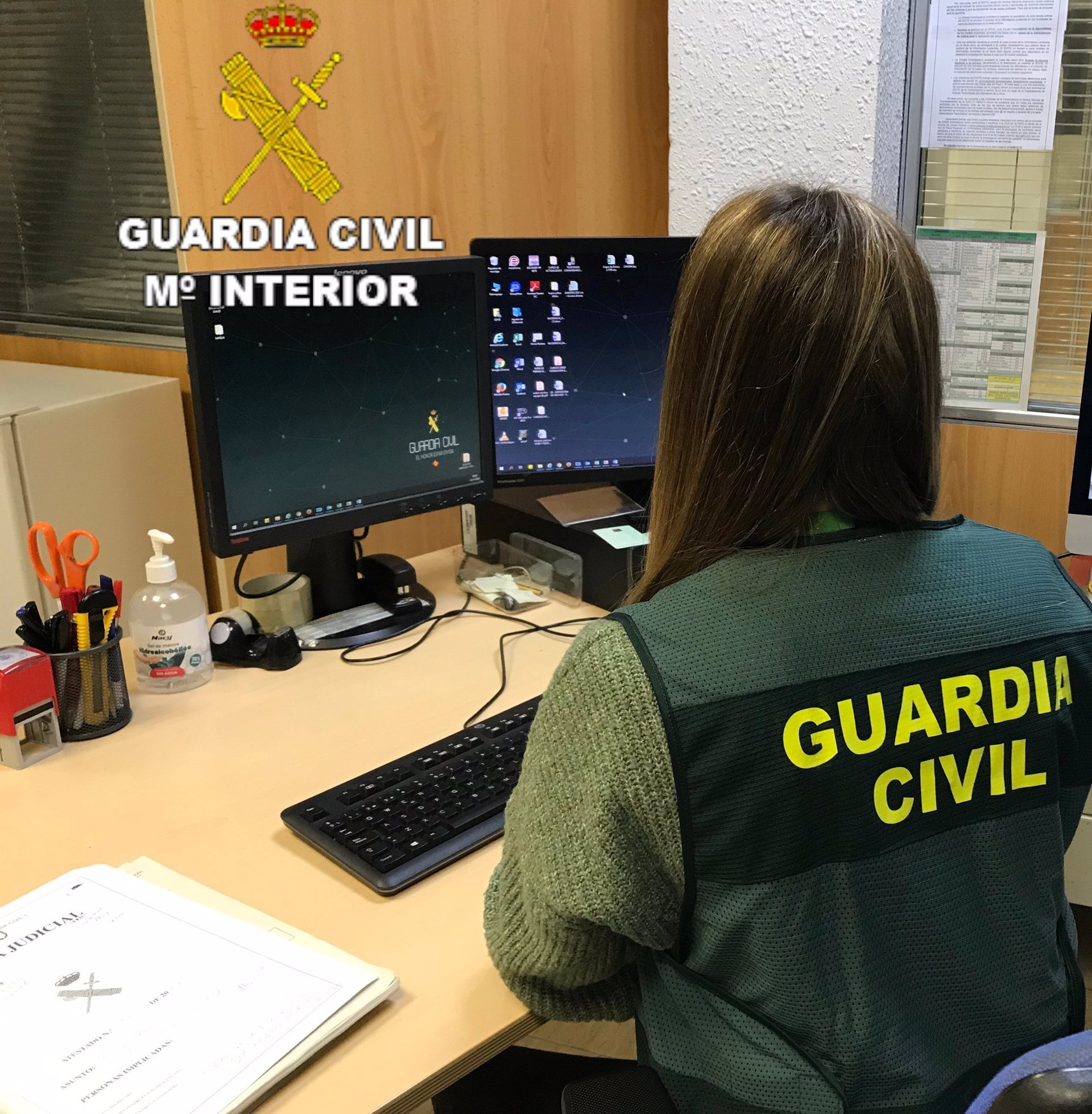 09/12/2021 Una agente de la Guardia Civil en tareas de investigación
COMUNIDAD VALENCIANA ESPAÑA EUROPA VALENCIA SOCIEDAD
GUARDIA CIVIL
