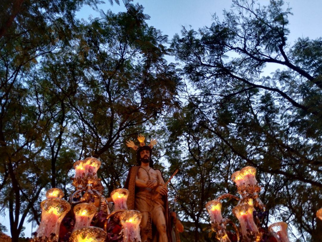 Paso de misterio de la Hermandad del Mayor Dolor en la tarde del Jueves Santo