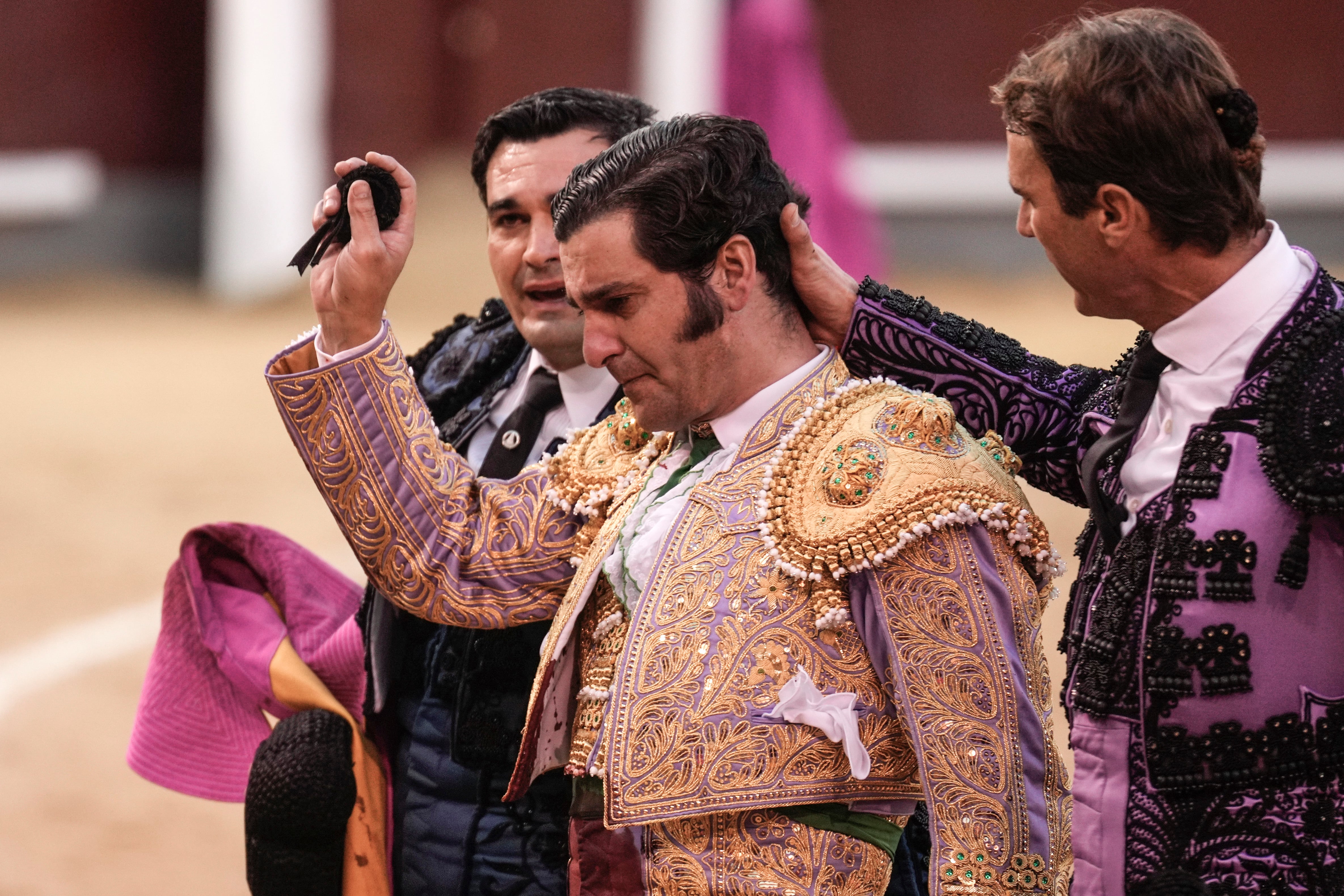 MADRID, 12/10/2025.- El diestro Morante de la Puebla durante el festejo taurino de la Feria de Otoño celebrado este domingo en la plaza de Las Ventas, en Madrid. EFE/ Borja Sánchez-Trillo