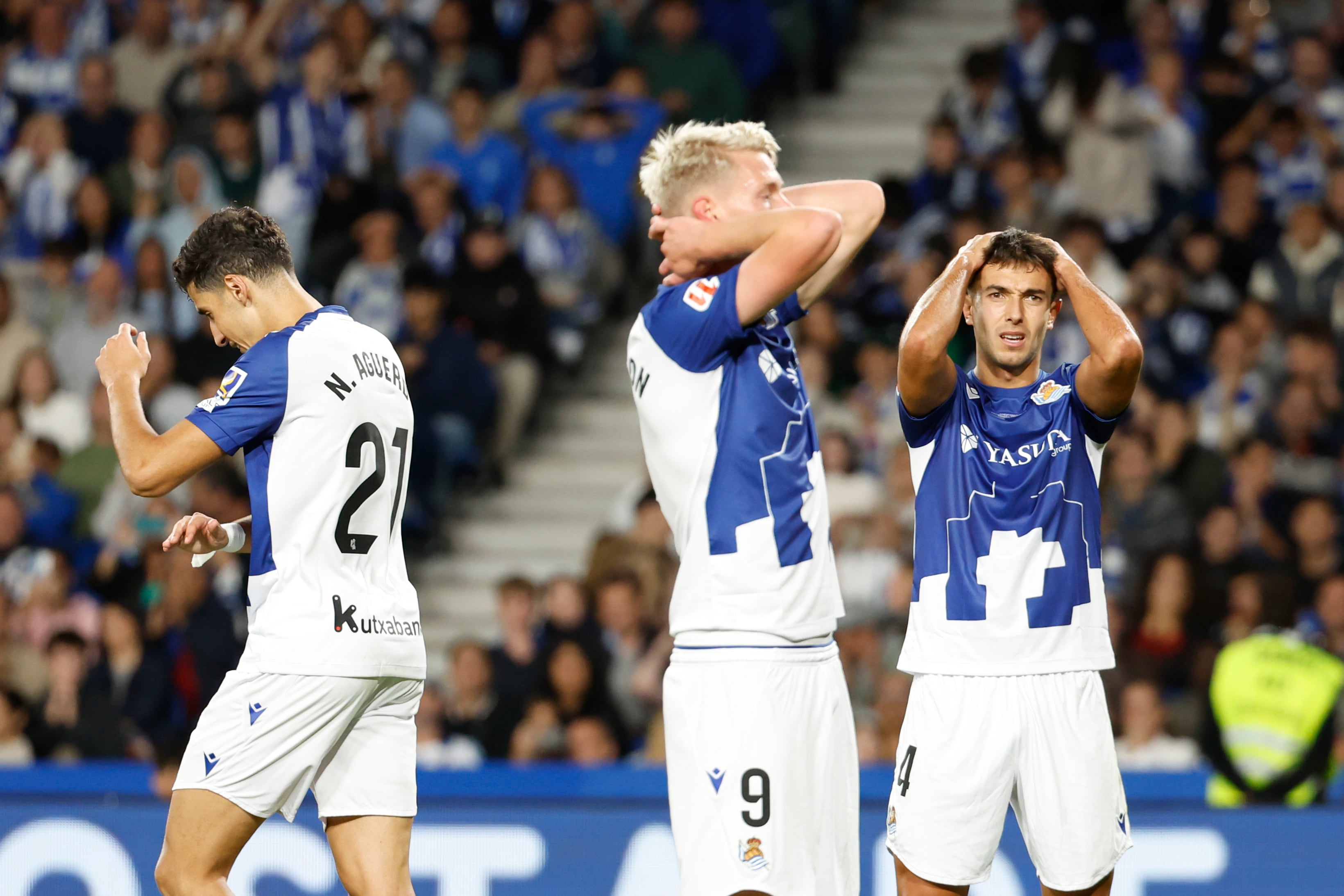 SAN SEBASTIÁN (PAÍS VASCO), 14/09/2024.- El delantero islandés de la Real Sociedad Orri Óskarsson reacciona tras fallar una ocasión este sábado, en el partido de LaLiga EA Sports, entre la Real Sociedad y el Real Madrid, en el Real Arena de San Sebastián (País Vasco). EFE/ Juan Herrero
