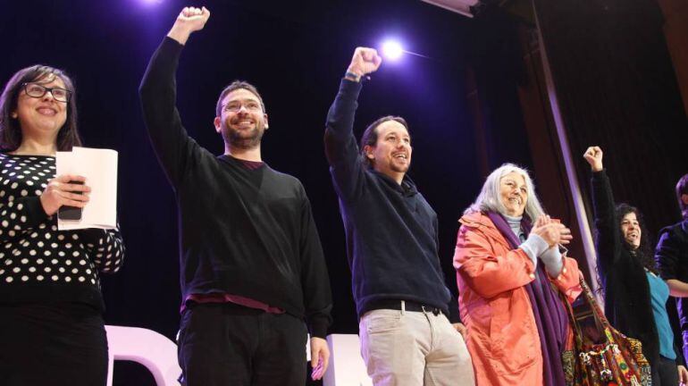 Pablo Iglesias, junto al secretario general de Podem, Albano Dante