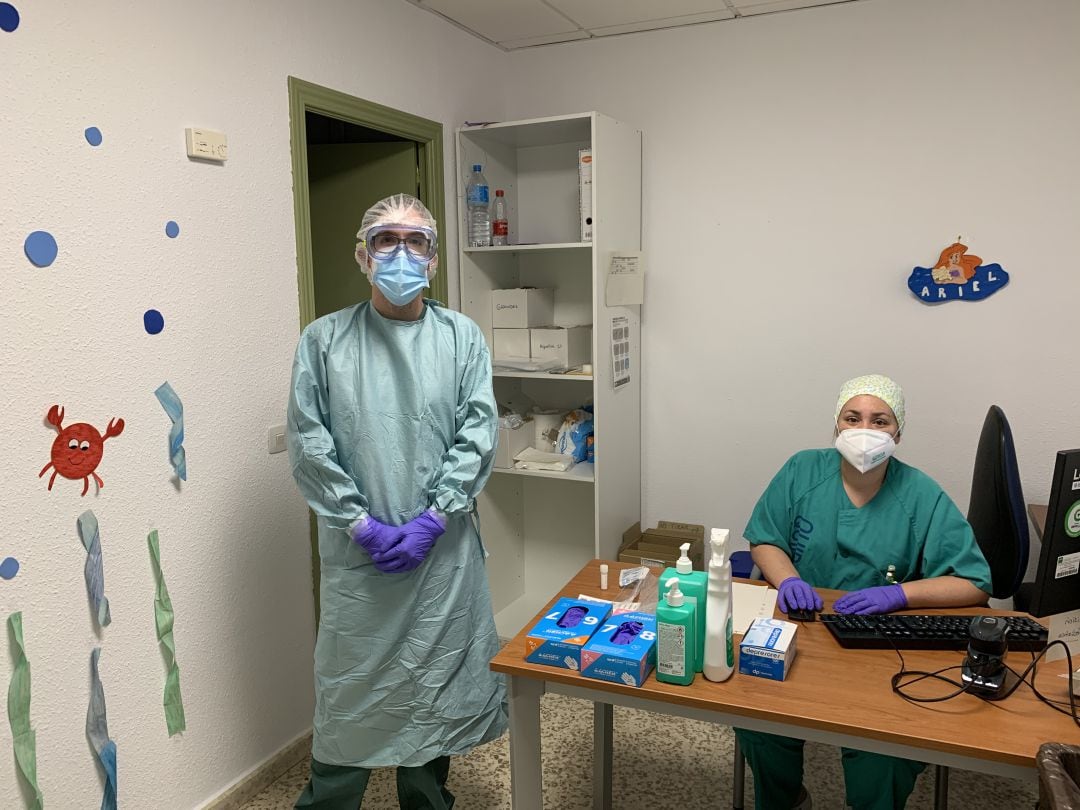 Enfermeros en el circuito Covid del Materno 