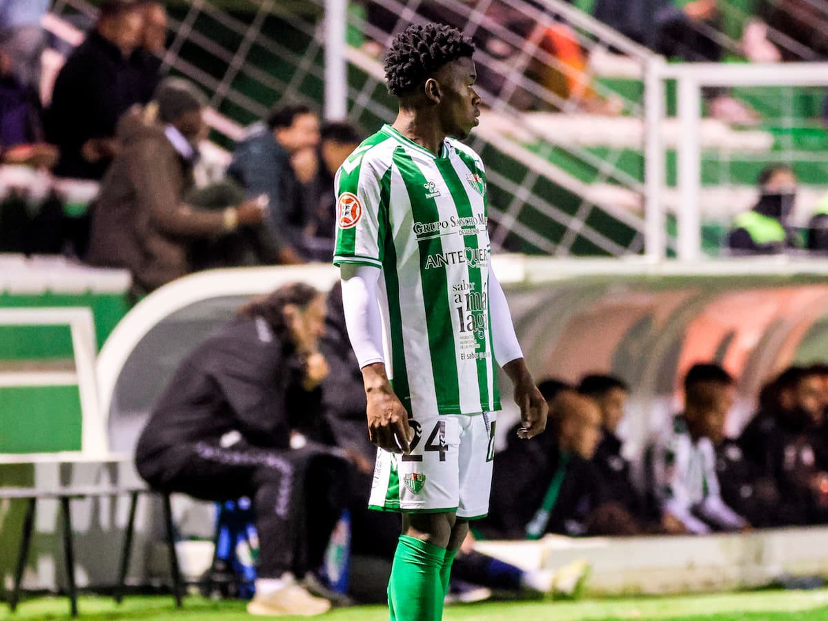 El Antequera CF cede a Luis Rivas al Ourense y desbloquea una ficha para el final del mercado