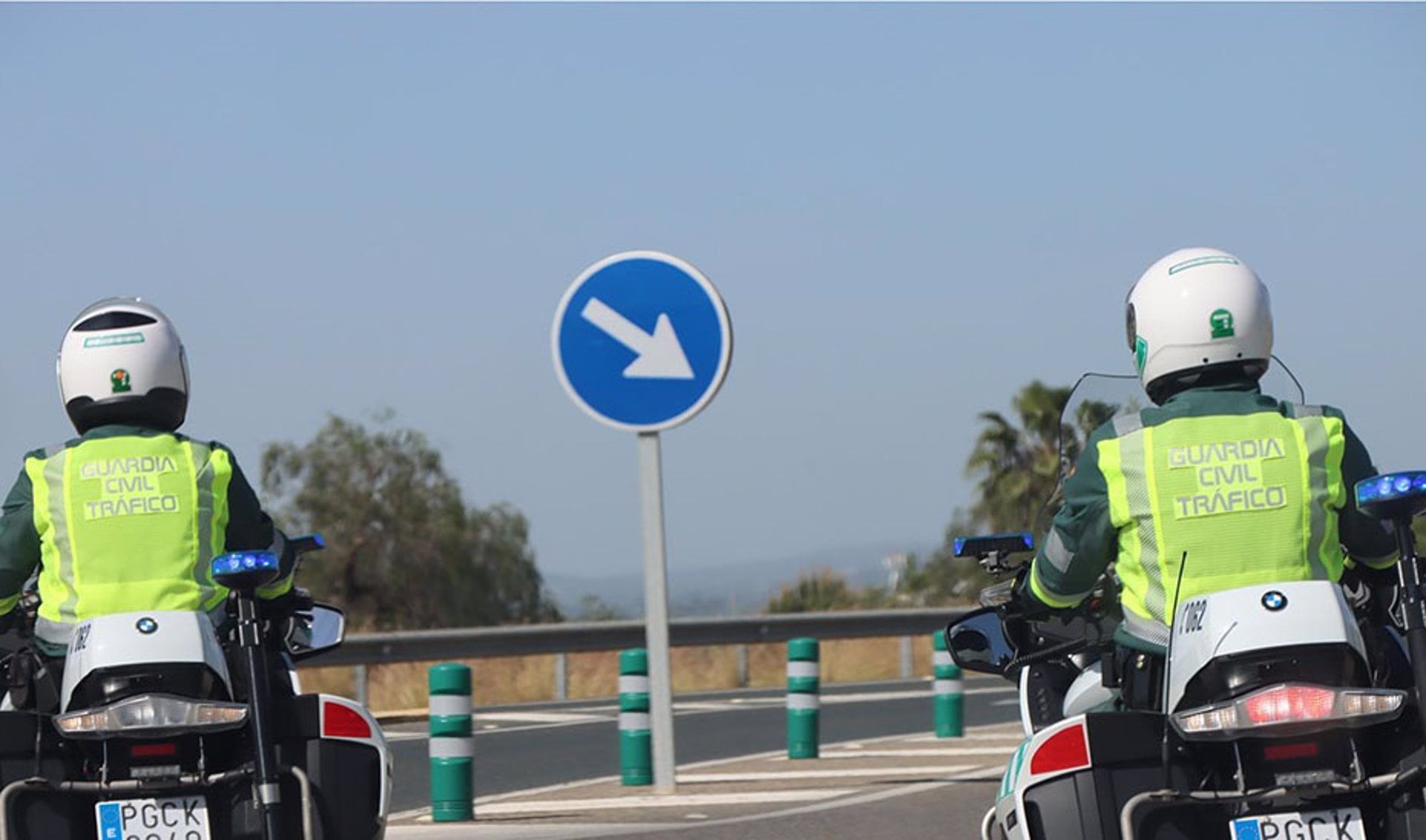 Motoristas de la Guardia Civil de Tráfico