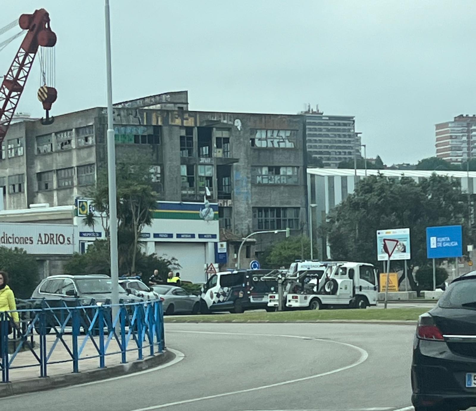 Momento en el que la Policía Local logra inmovilizar el vehículo