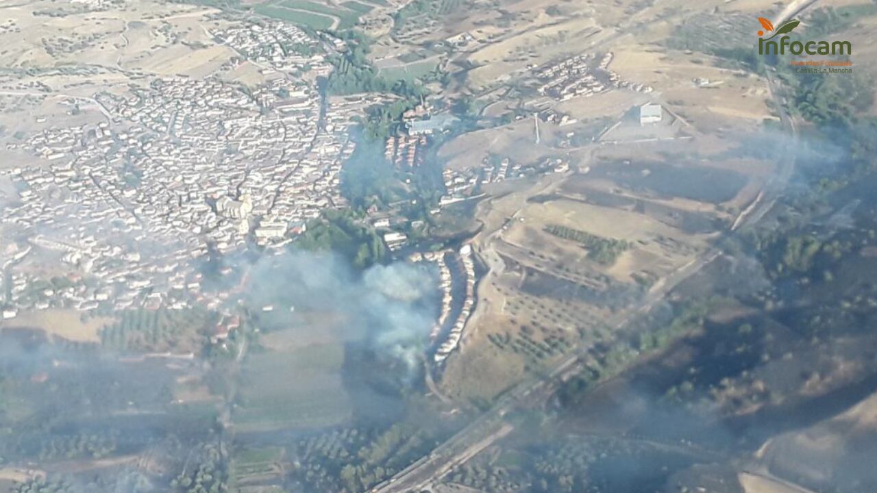 Imagen aérea del incendio declarado esta tarde en La Torre de Esteban Hambrán, en Toledo