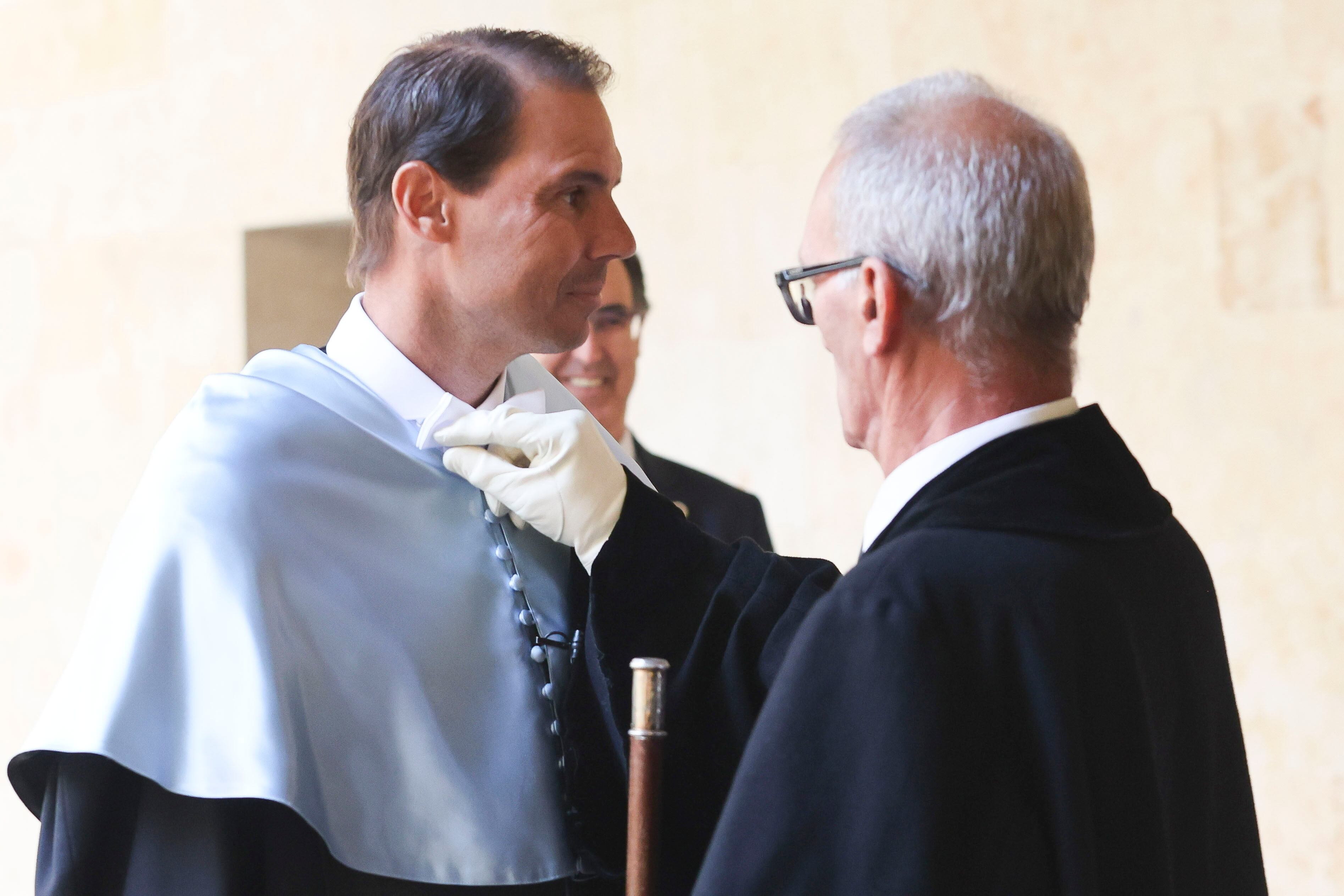 SALAMANCA, 03/10/2025.- El tenista Rafa Nadal es investido como doctor honoris causa por la Universidad de Salamanca, que ha justificado esta distinción por considerarlo un ejemplo de valores como la disciplina, el trabajo en equipo, la humildad, la sencillez, la perseverancia y el espíritu de superación, entre otros. EFE/ JMGARCIA