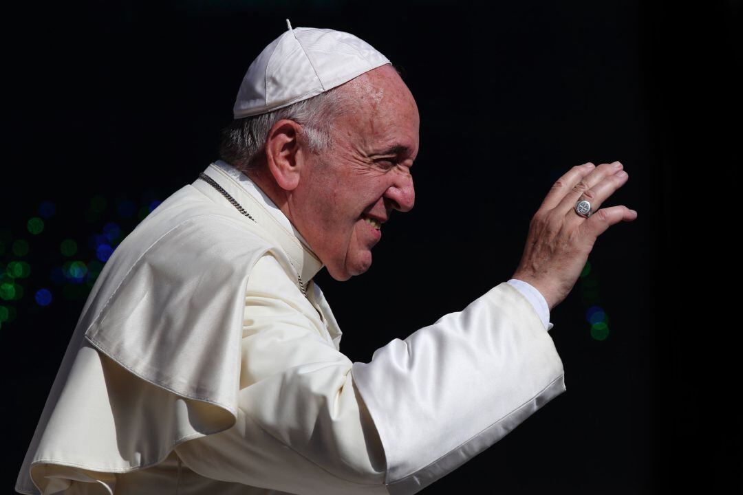 El Papa Francisco dirigiendo su audiencia general de los miércoles en la Plaza de San Pedro. 