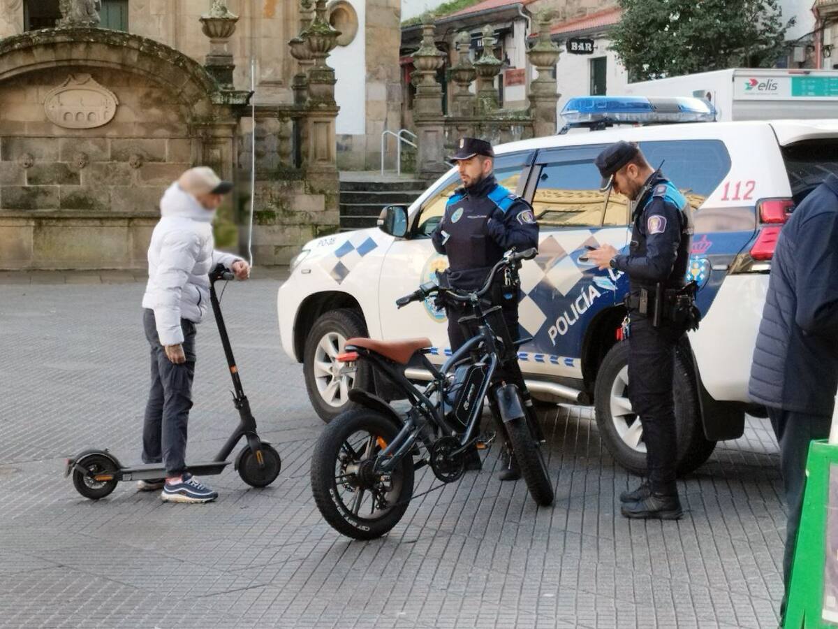 Circular por la acera en patinete eléctrico fue la multa más repetida en la campaña de control y vigilancia de Policía Local de Pontevedra
