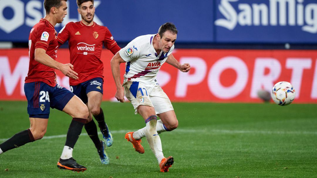 Kike García anota el 1-1 en El Sadar | Foto @SDEibar 