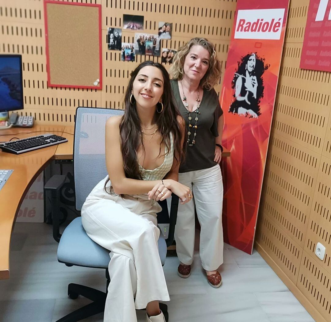 Luisa Fernanda junto a Mila Ortiz instantes después de la entrevista