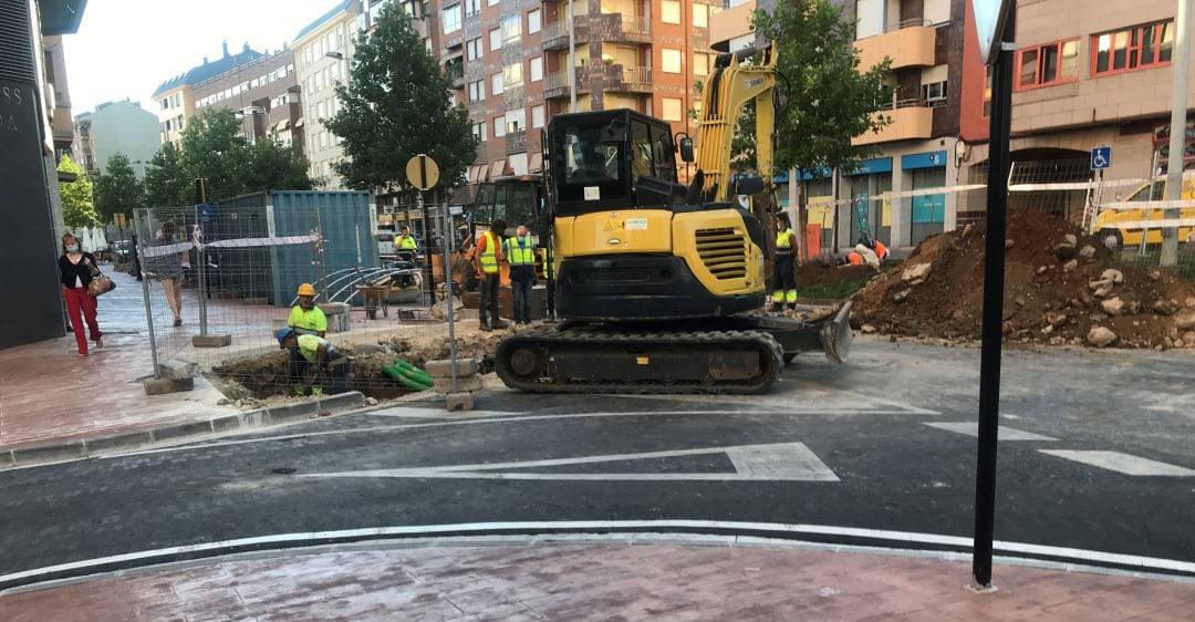 Las obras ocupan parte del asfalto de la Avenida de América