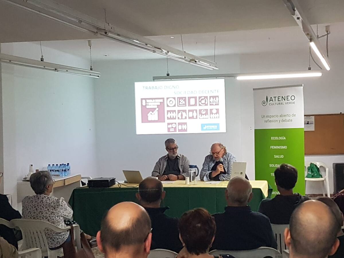 Reflexión y debate sobre el trabajo digno para una sociedad decente en el Ateneo Cultural Verde.