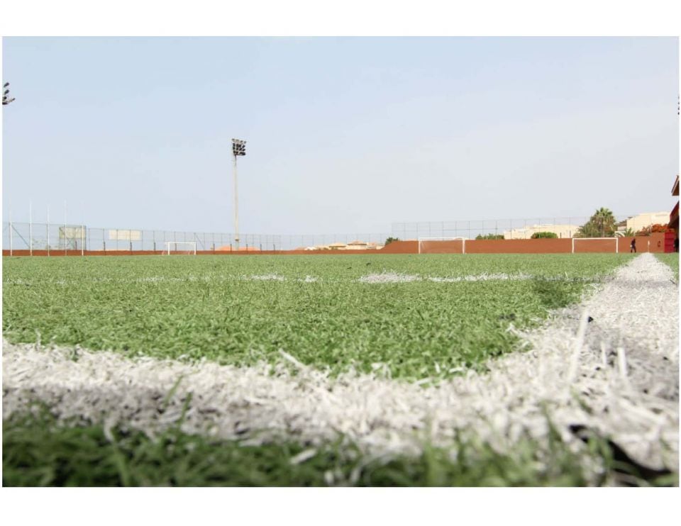 Hierba artificial del campo municipal de fútbol de Adeje.