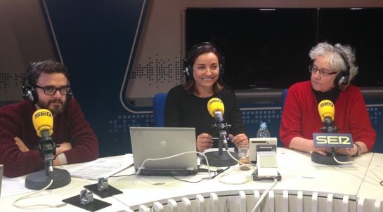 Jorge Galindo, Pepa Bueno y Soledad Gallego-Díaz en el estudio de la Cadena Ser