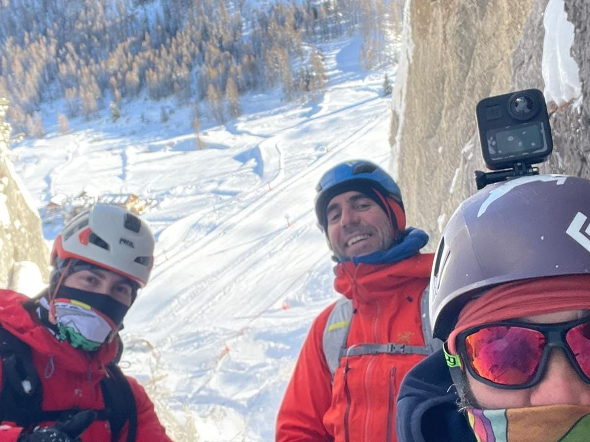 El caudetano Sergio Medina escala la cascada “Las Formas del Caos”, en los Alpes Franceses