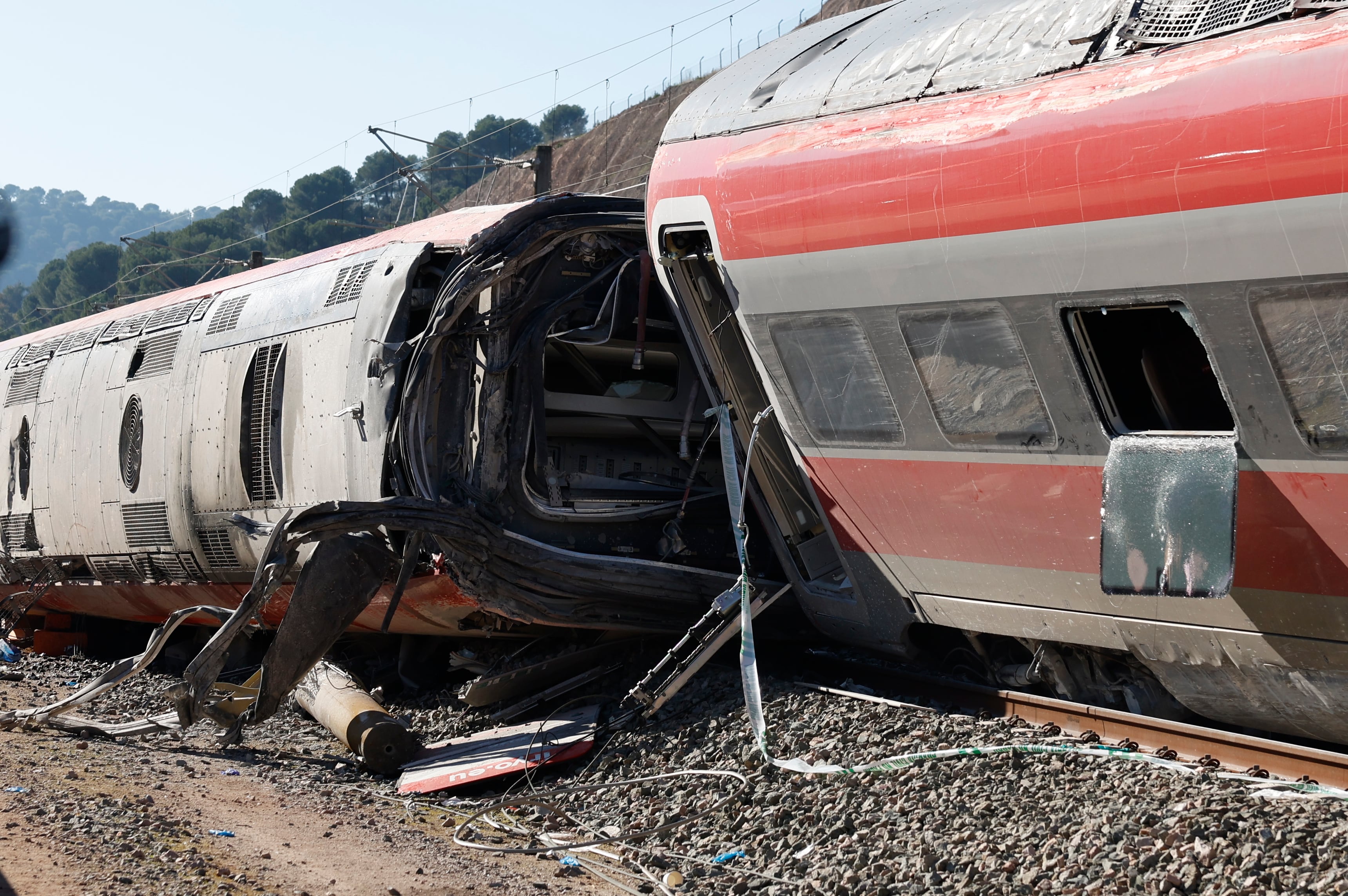 Vagón del tren Iryio siniestrado en el accidente ferroviario ocurrido el pasado domingo. EFE/ J.J.Guillén