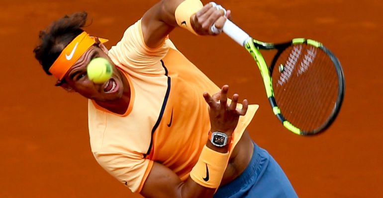 El tenista español Rafa Nadal durante el partido contra el brasileño Joao Souza de cuartos de final del Mutua Madrid Open que se disputa en la Caja Mágica