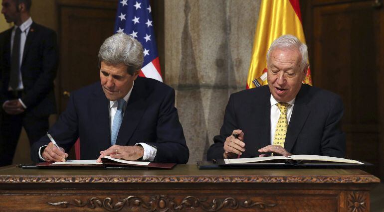 John Kerry y José Manuel García-Margallo, firman una declaración para la limpieza del suelo contaminado de  de Palomares