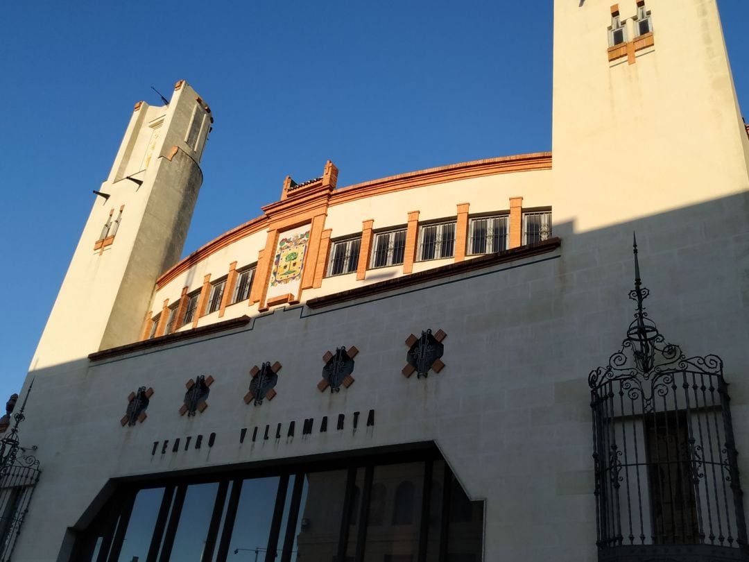 Fachada del teatro Villamarta