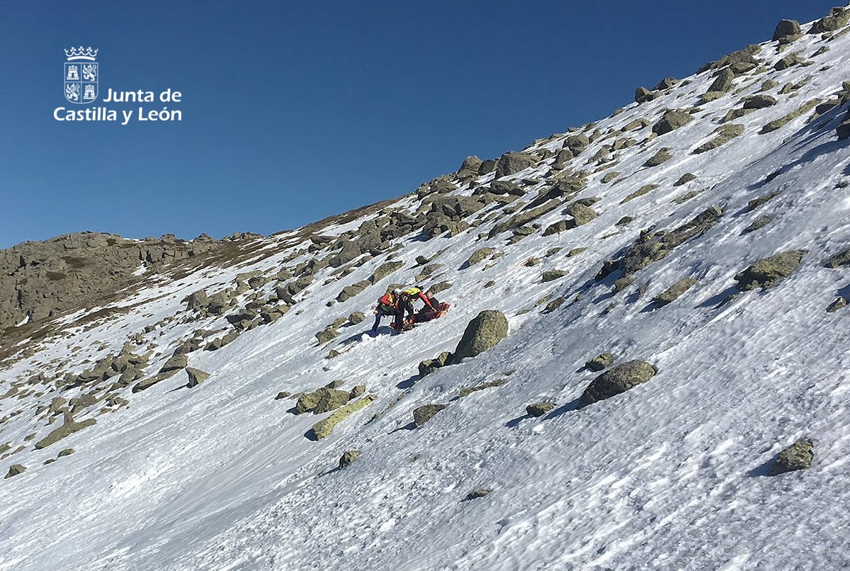 Protección Civil rescata a un montañero herido en el Risco de los Claveles