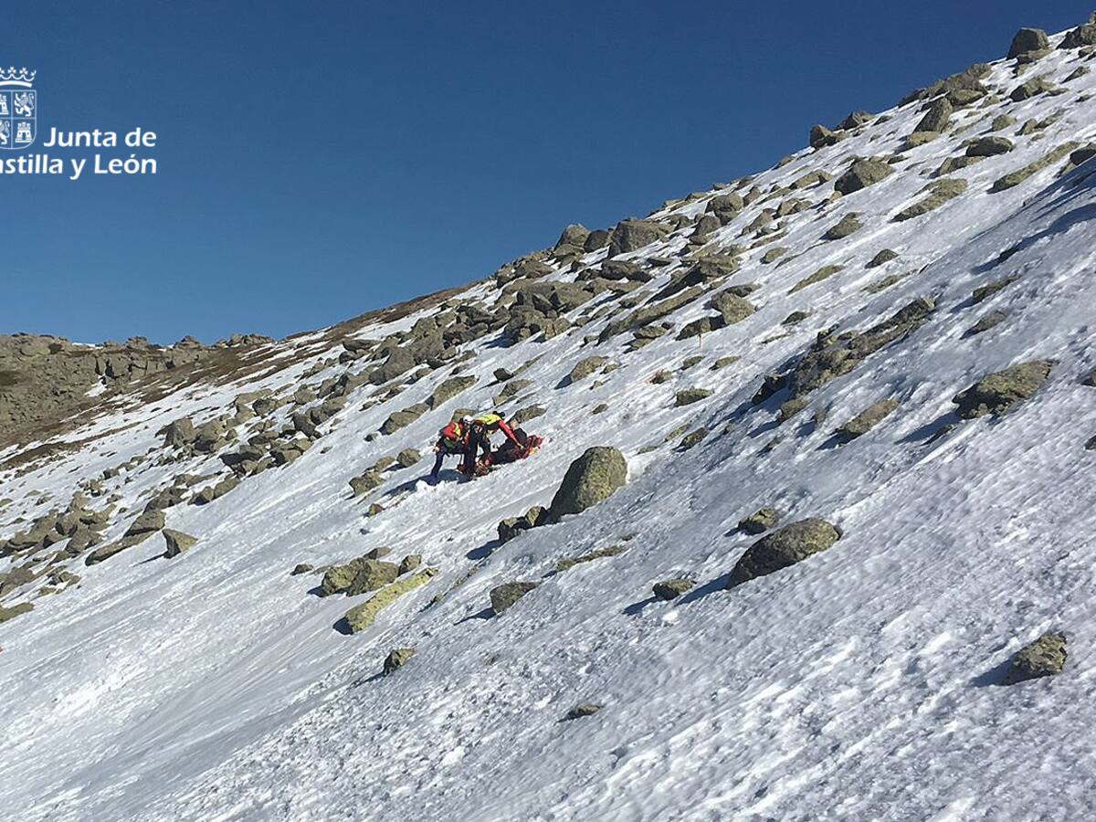 Protección Civil rescata a un montañero herido en el Risco de los Claveles