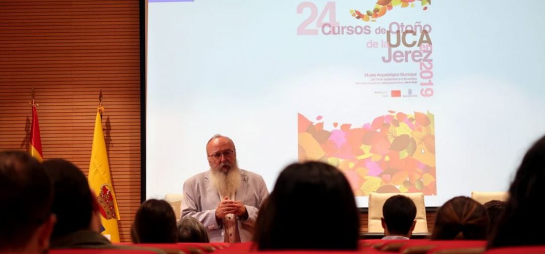 Carmelo García Barroso en los cursos de Otoño de la universidad de Cádiz