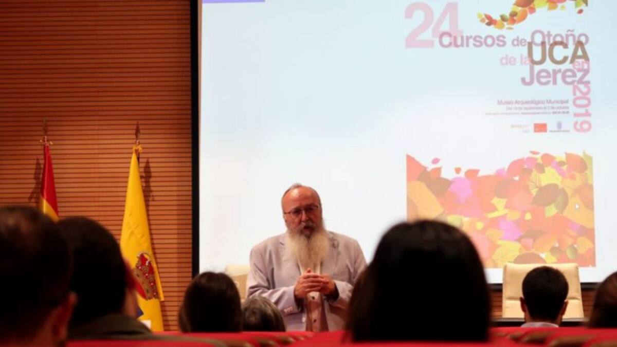 Fallece Carmelo García Barroso, un profesor de la UCA referente del Jerez