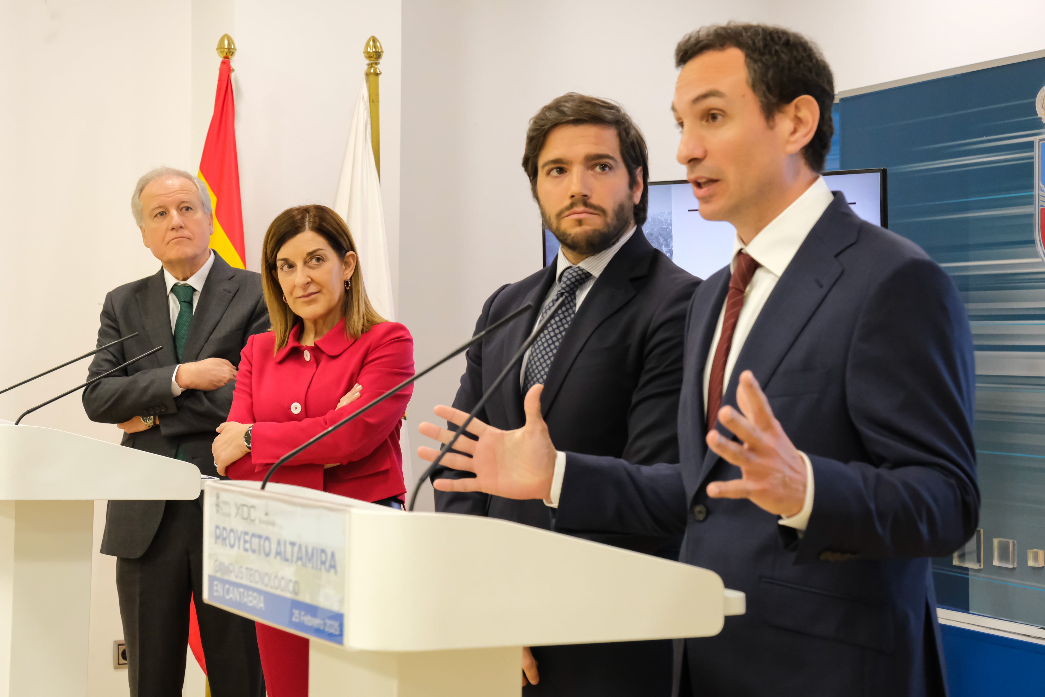 9:45 horas. Sala de Prensa del Gobierno de Cantabria. La presidenta de Cantabria, María José Sáenz de Buruaga, informa, en rueda de prensa, de un nuevo proyecto industrial. 25 de febrero de 2025 © Raúl Lucio