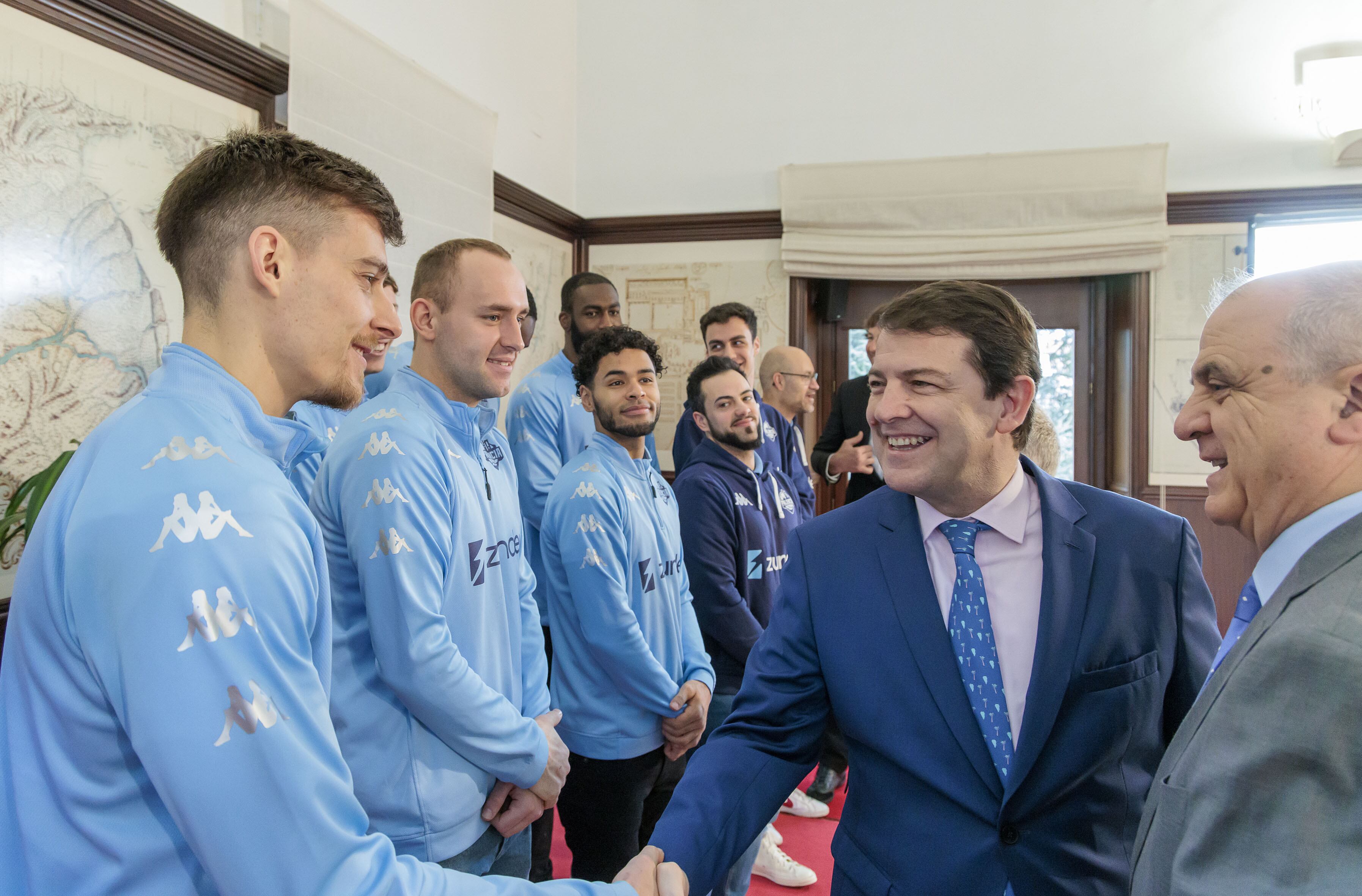 El presidente de la Junta felicita al Zunder Palencia