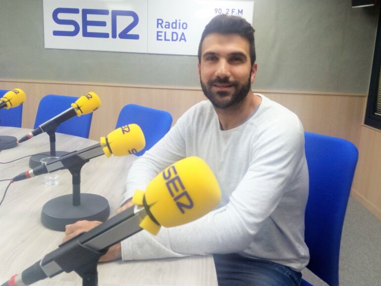 Vlanco en el estudio de Radio Elda