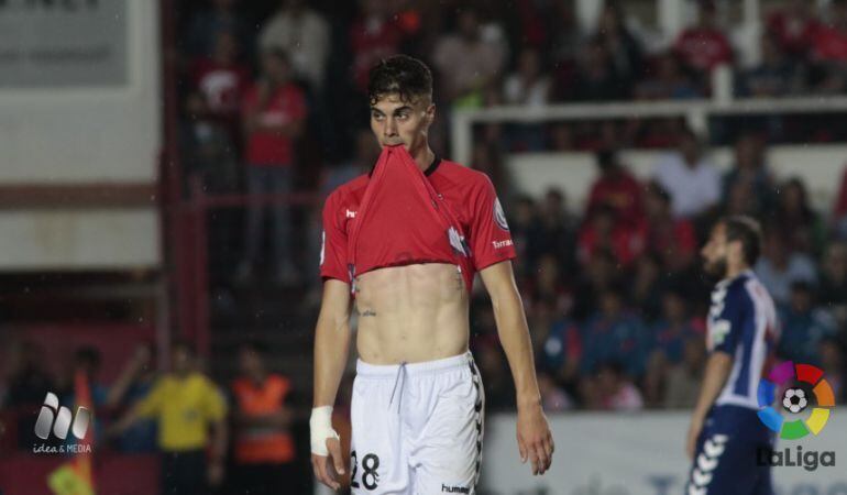 Naranjo es lamenta després de l'empat contra l'Alavés.