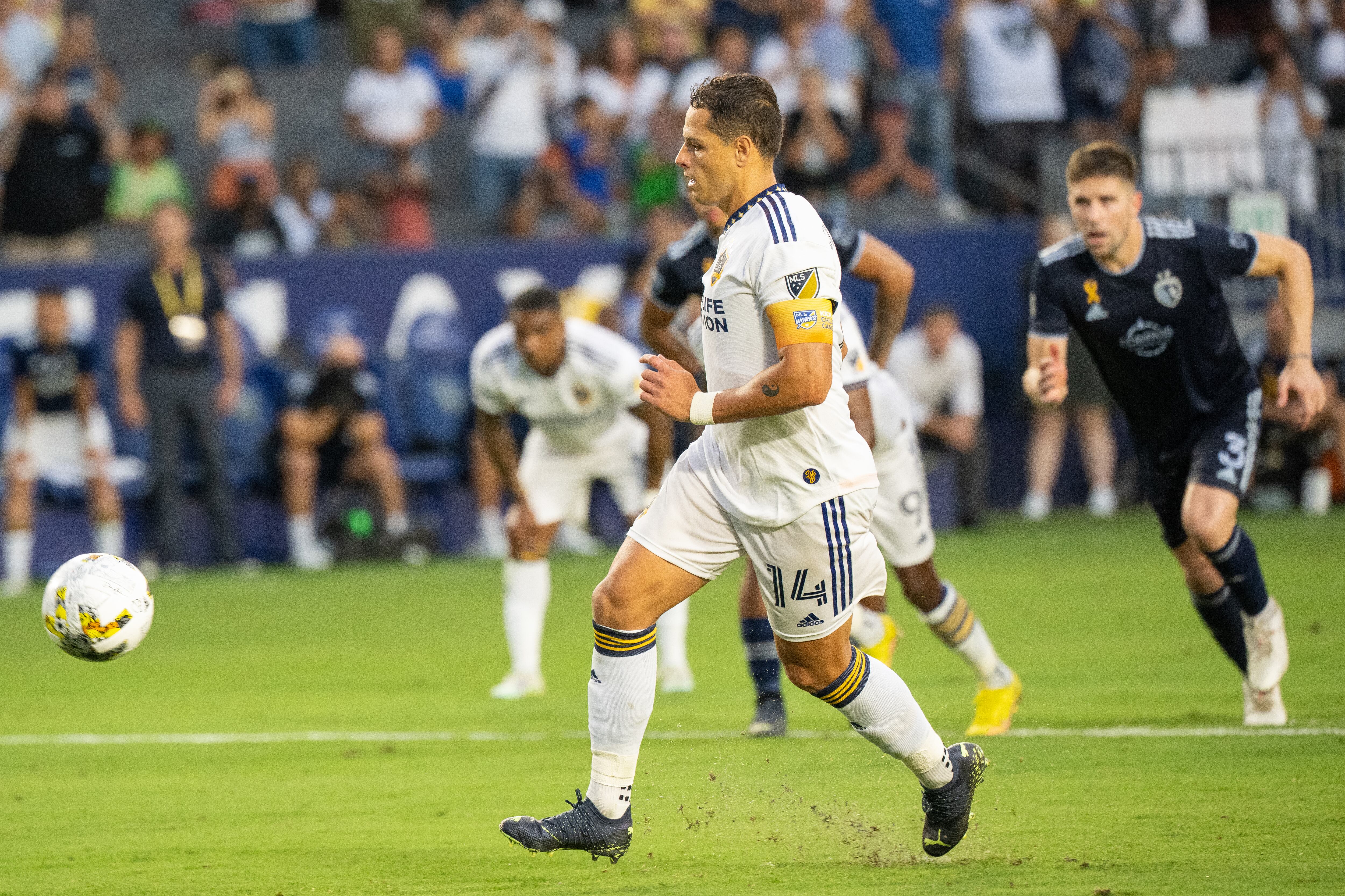 Chicharito Hernández lanza un penalti a lo &#039;Panenka&#039;