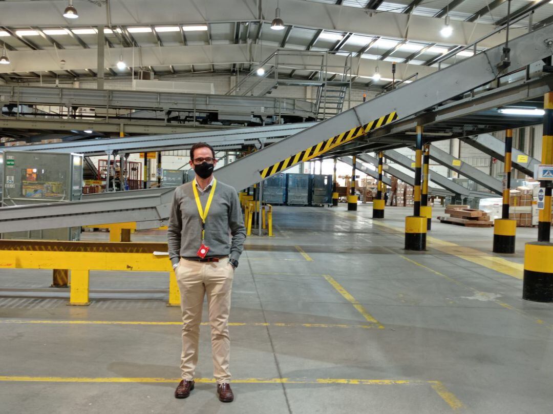 Alejandro Martínez, responsable DHL Málaga en las instalaciones de la empresa en el Centro de Transportes de Mercancías 