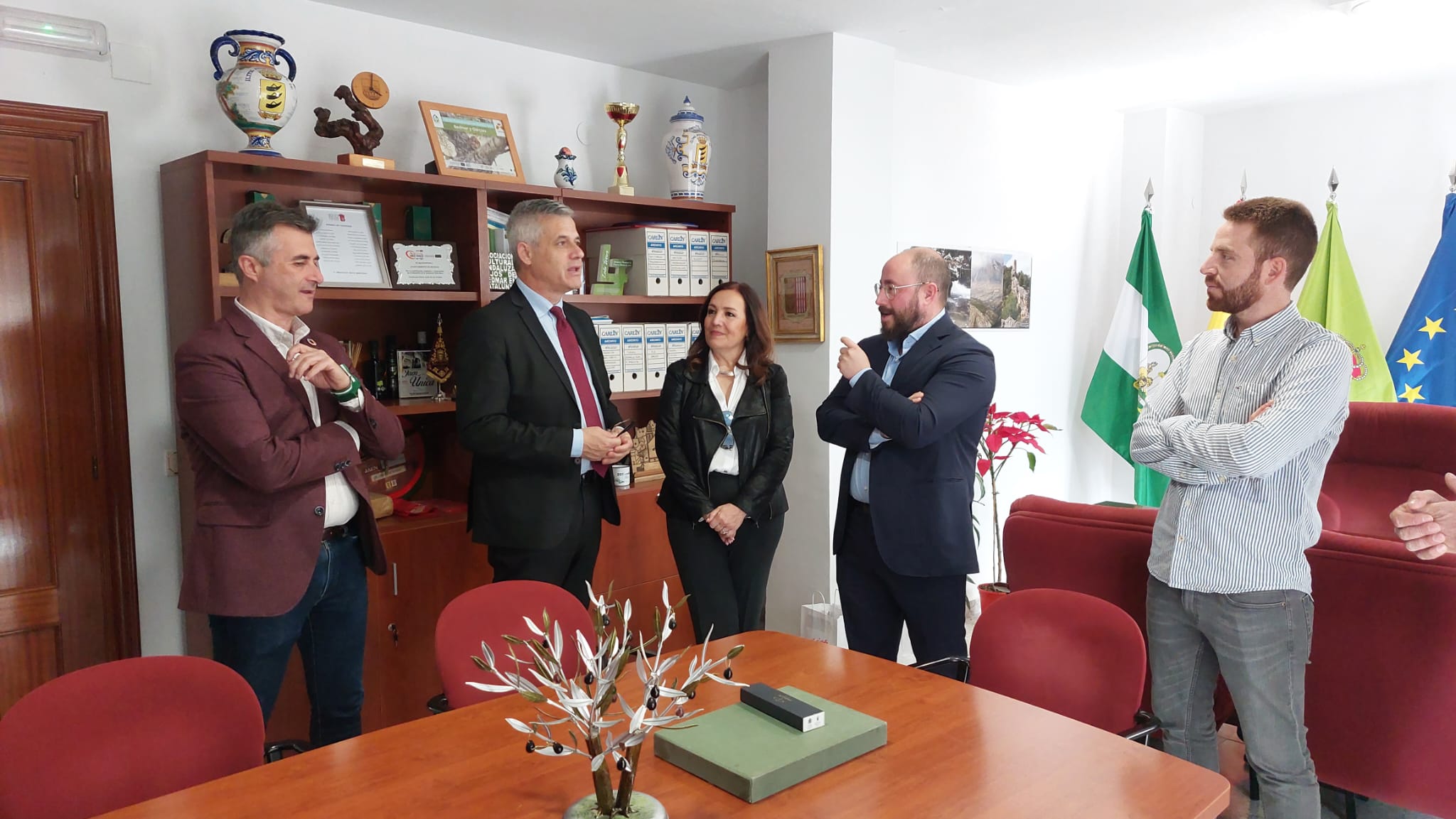 Momento de la recepción en el Ayuntamiento, de izquierda a derecha: José Luis Agea, diputado, David Lucas, Secretario de Estado, Catalina Madueño, Subdelegada, Pablo Ruiz, alcalde y Enrique Carreras, concejal