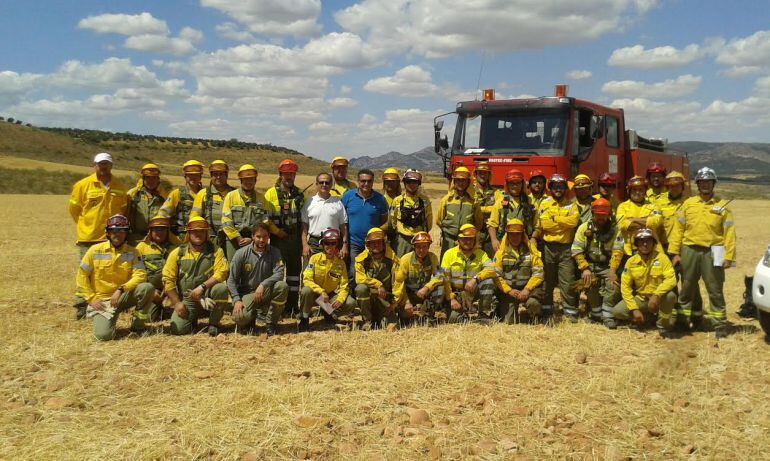 Imagen de los bomberos forestales que participaron en el simulacro